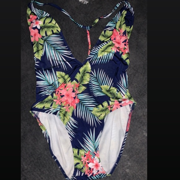 One piece Bathing suite - Picture 2 of 2